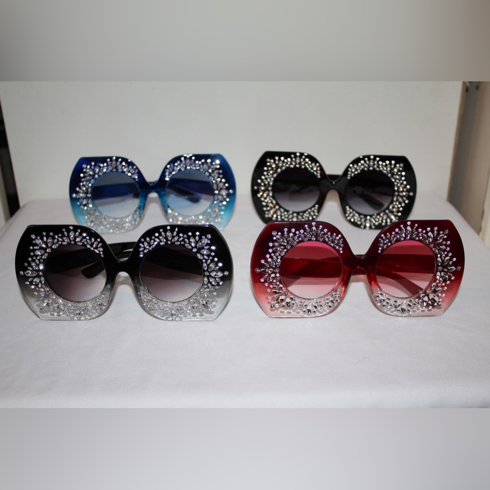 Oversized Vintage inspired sunglasses.